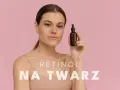 Młoda kobieta trzyma buteleczkę z serum. W tekście widnieje "RETINOL NA TWARZ", sugerując pielęgnację skóry, podobnie jak kwas askorbinowy.