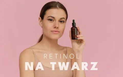 Młoda kobieta trzyma buteleczkę z serum. W tekście widnieje "RETINOL NA TWARZ", sugerując pielęgnację skóry, podobnie jak kwas askorbinowy.